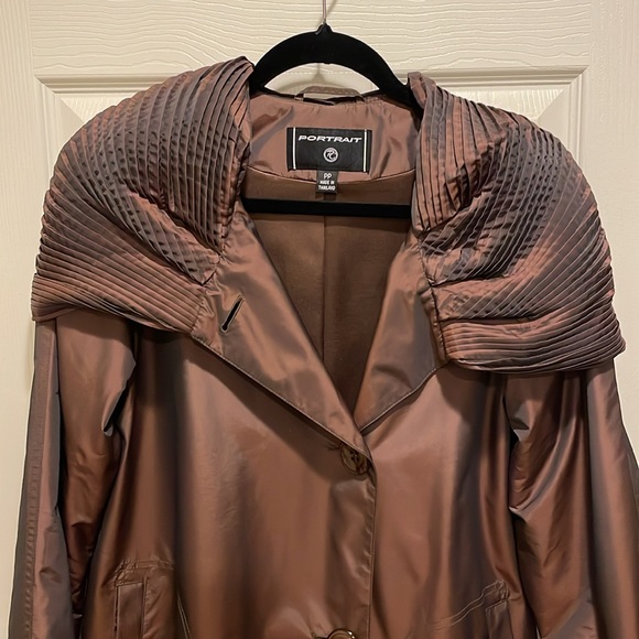 Portrait hooded trench coat - Picture 2 of 9